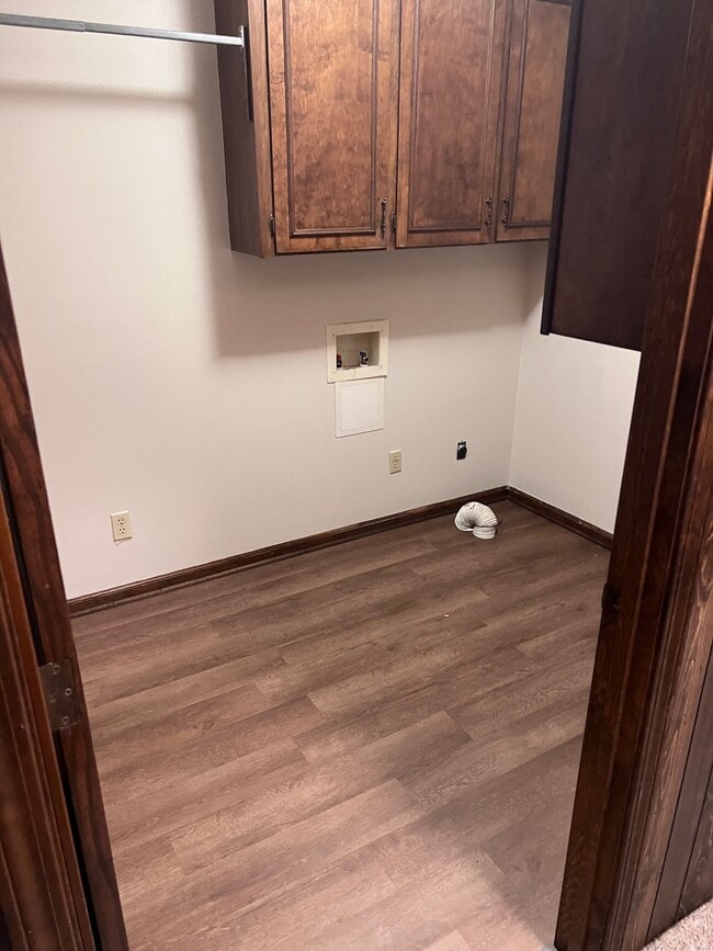 Building Photo - 117 Roman Cir