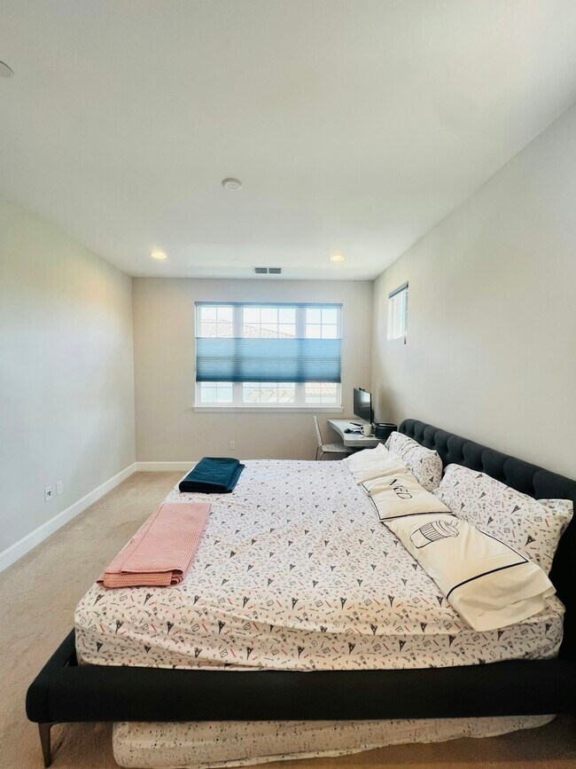 Building Photo - 1494 Arcangel Ter