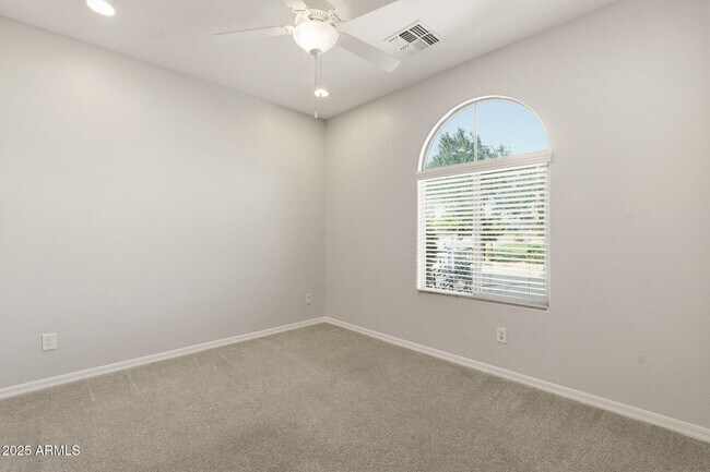 Building Photo - 233 E Glacier Dr