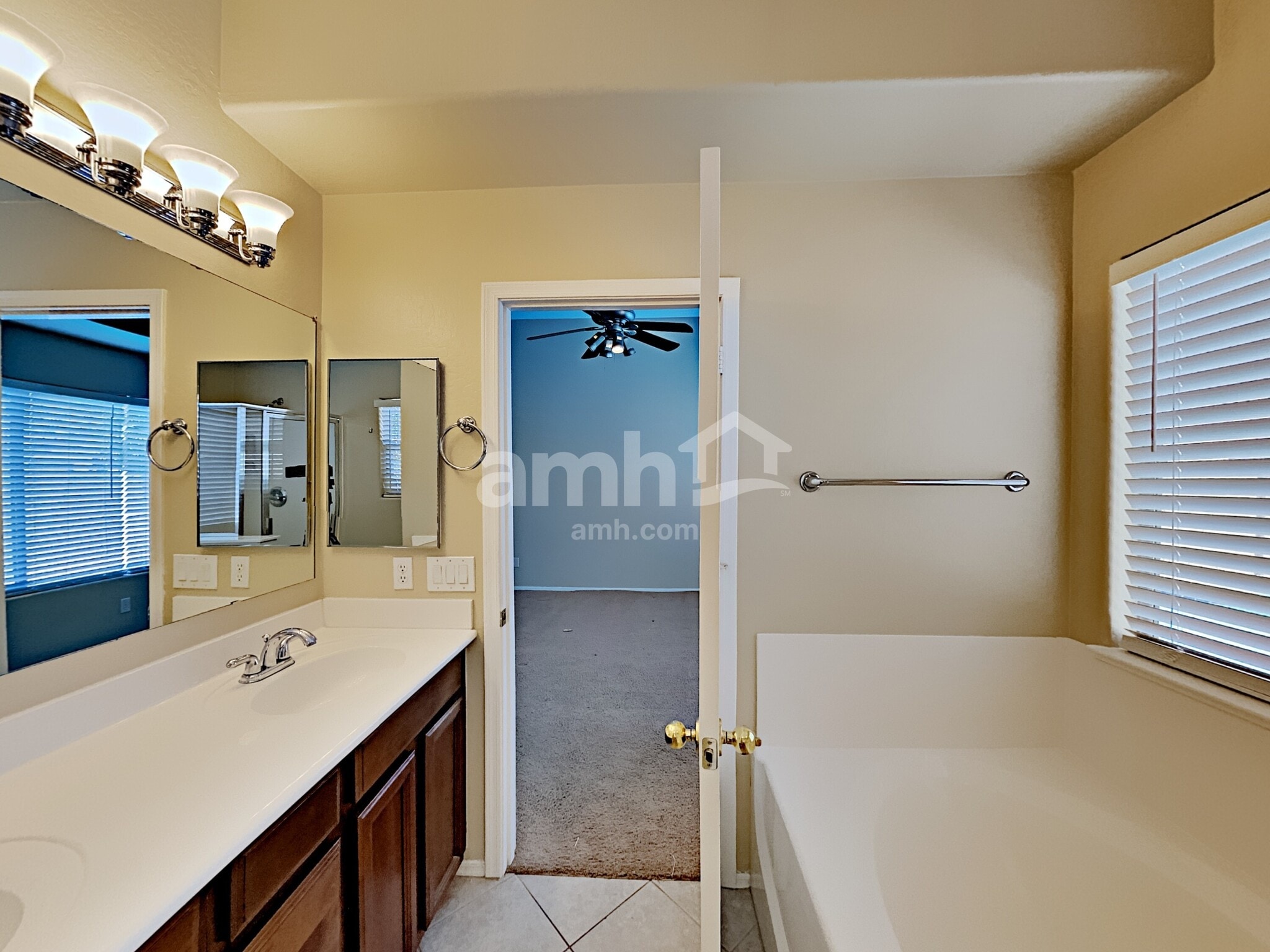 Building Photo - 3804 W Five Mile Peak Dr