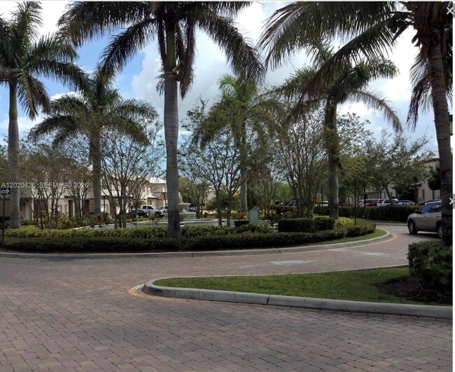 Building Photo - 2043 Nassau Dr