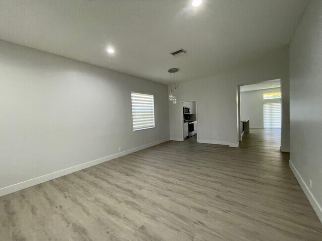 Building Photo - 4293 Laurel Ridge Cir