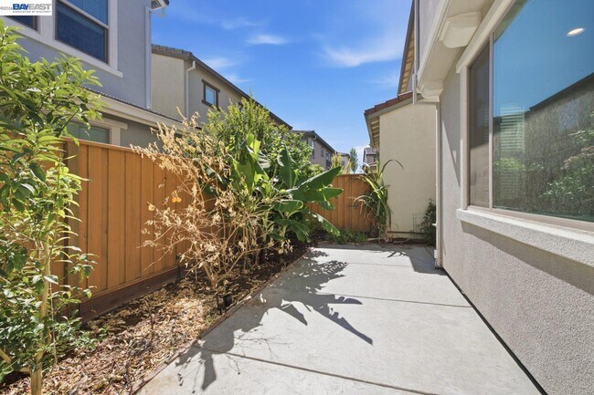 Building Photo - 33 Roccolino Ln