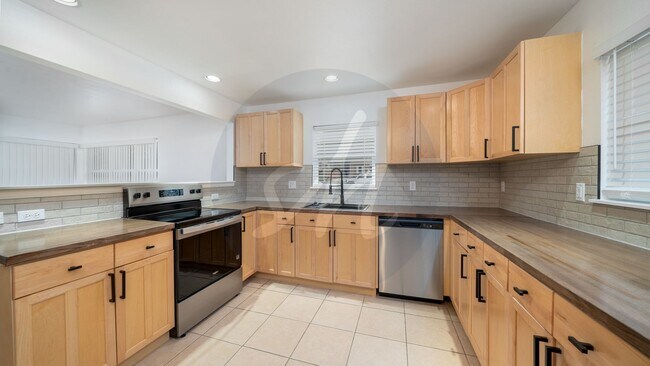 Building Photo - Modern Duplex in Old Colorado City