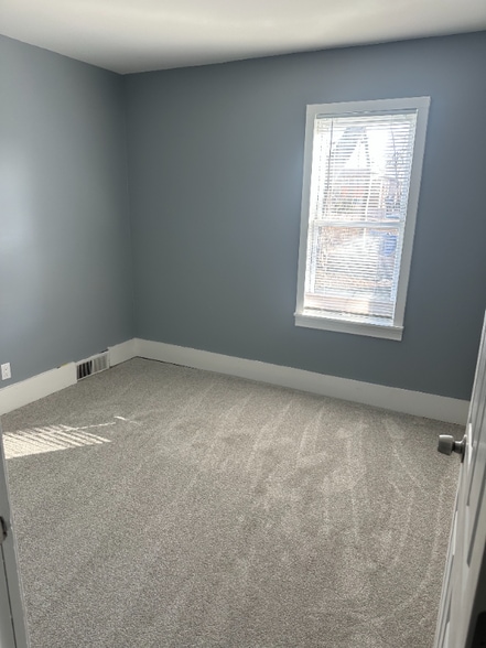 Building Photo - 1509 W Ridgeland Ave