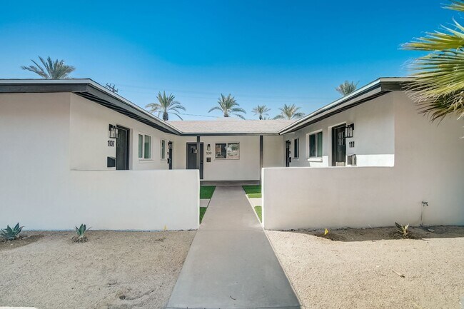 Building Photo - 3 bed | 2 bath Casita Style Home - 1 Mile to ASU!