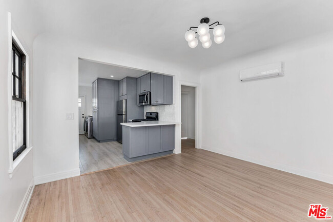 Building Photo - 641 N Irving Blvd