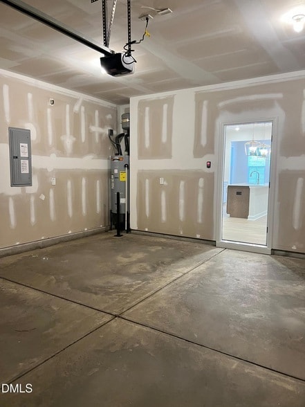 Building Photo - 404 White Oak Gdn Wy