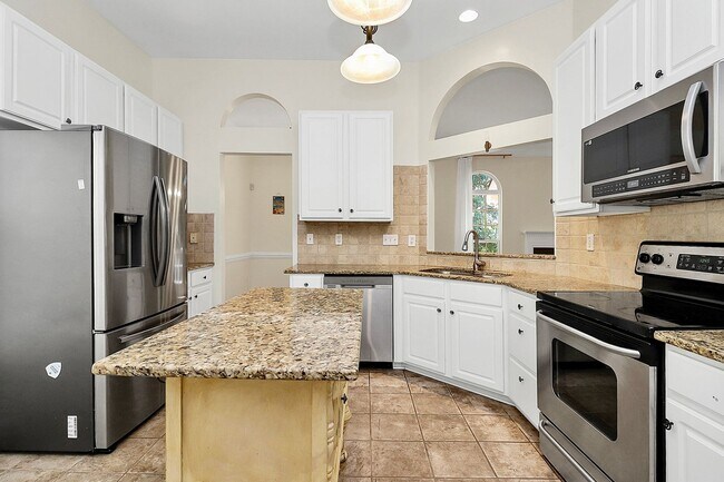 Building Photo - Beautiful 4/3 Home for Rent