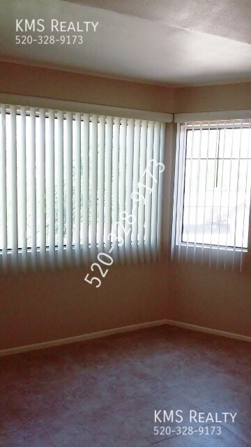 Building Photo - 5654 S Wood Crest Dr