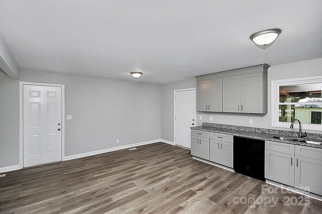 Building Photo - 1433 Edgewood Rd