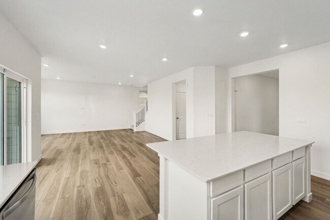 Building Photo - 5457 Inland Ave