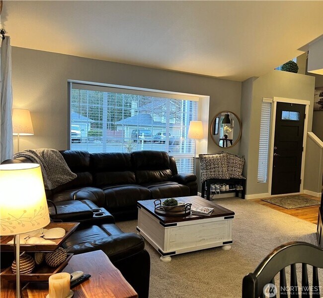 Building Photo - Gorgeous 4 bedroom house in Maple Valley