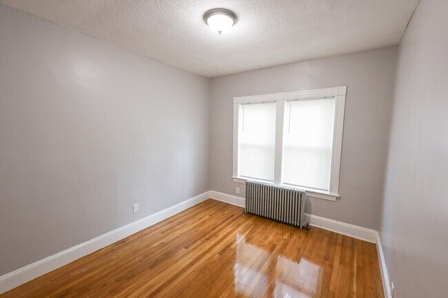 Building Photo - 129 Draper St