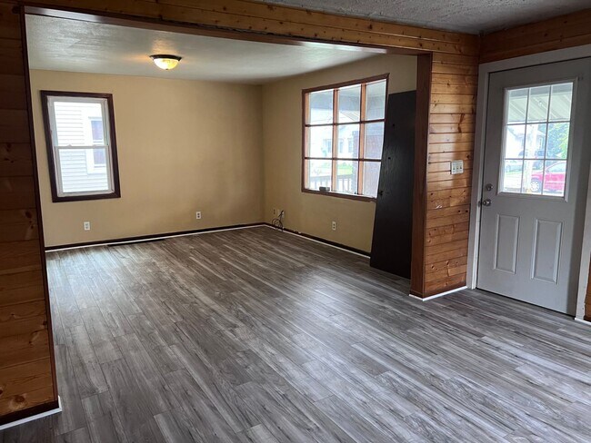 Building Photo - 376 Rockport Rd