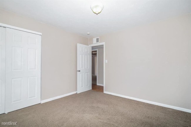 Building Photo - 3 br, 2 bath House - 5610 West Roma Avenue