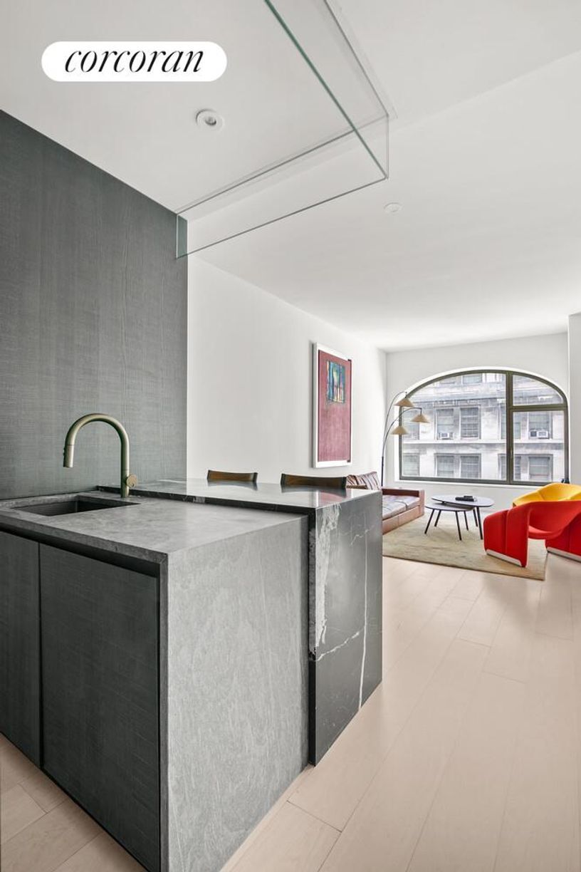 Building Photo - 130 William St