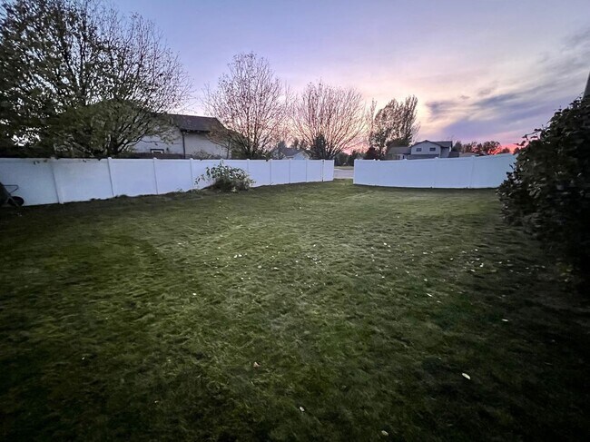 Building Photo - 4208 Willow Canyon Dr