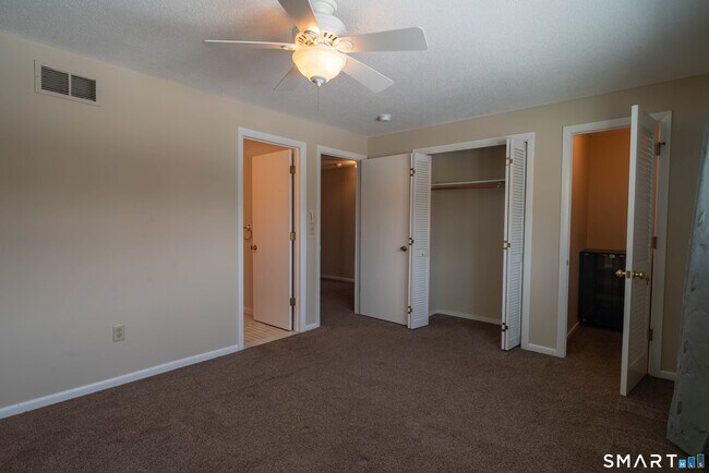 Building Photo - 147 Skyview Dr