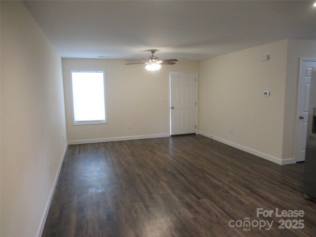 Building Photo - 3784 English Oak Dr