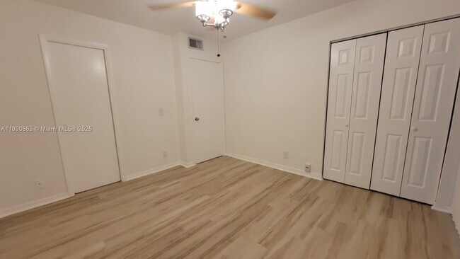 Building Photo - 3036 Coral Ridge Dr