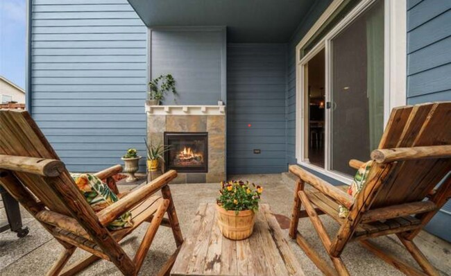 Building Photo - Teheleh Welcomes You Home to This 5 Bed Be...