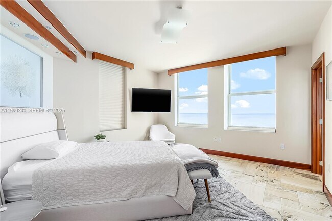 Building Photo - 2110 N Ocean Blvd