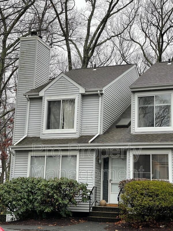 Building Photo - 20 E Pembroke Rd