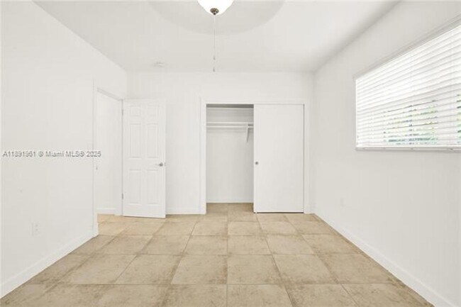 Building Photo - 331 Santander Ave