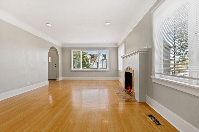 Building Photo - 4Bd/1.5Ba Seattle House