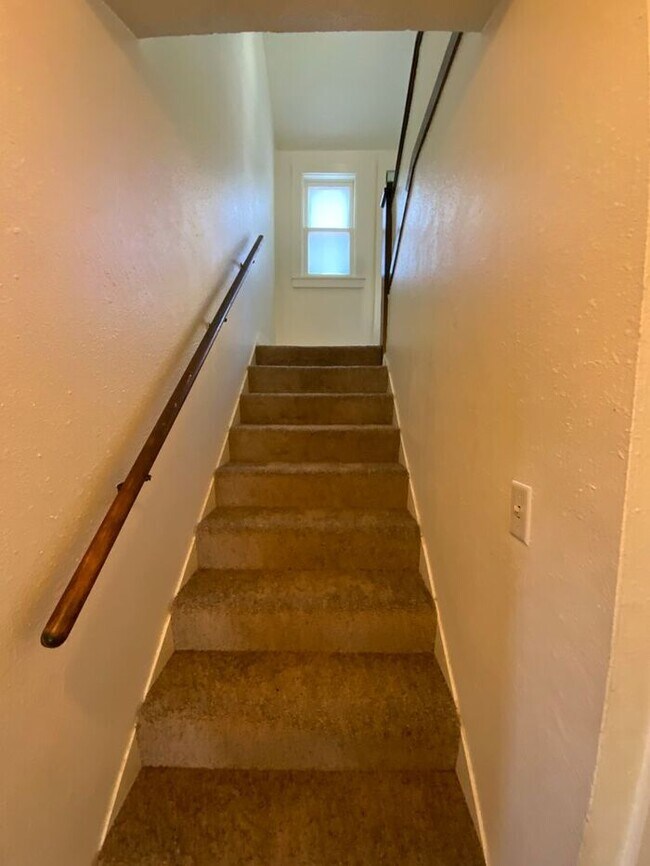 Building Photo - Available NOW!!! University Place HOME! 3bdr 2 bath