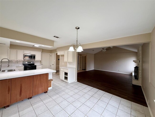 Building Photo - 9510 Newberry Dr