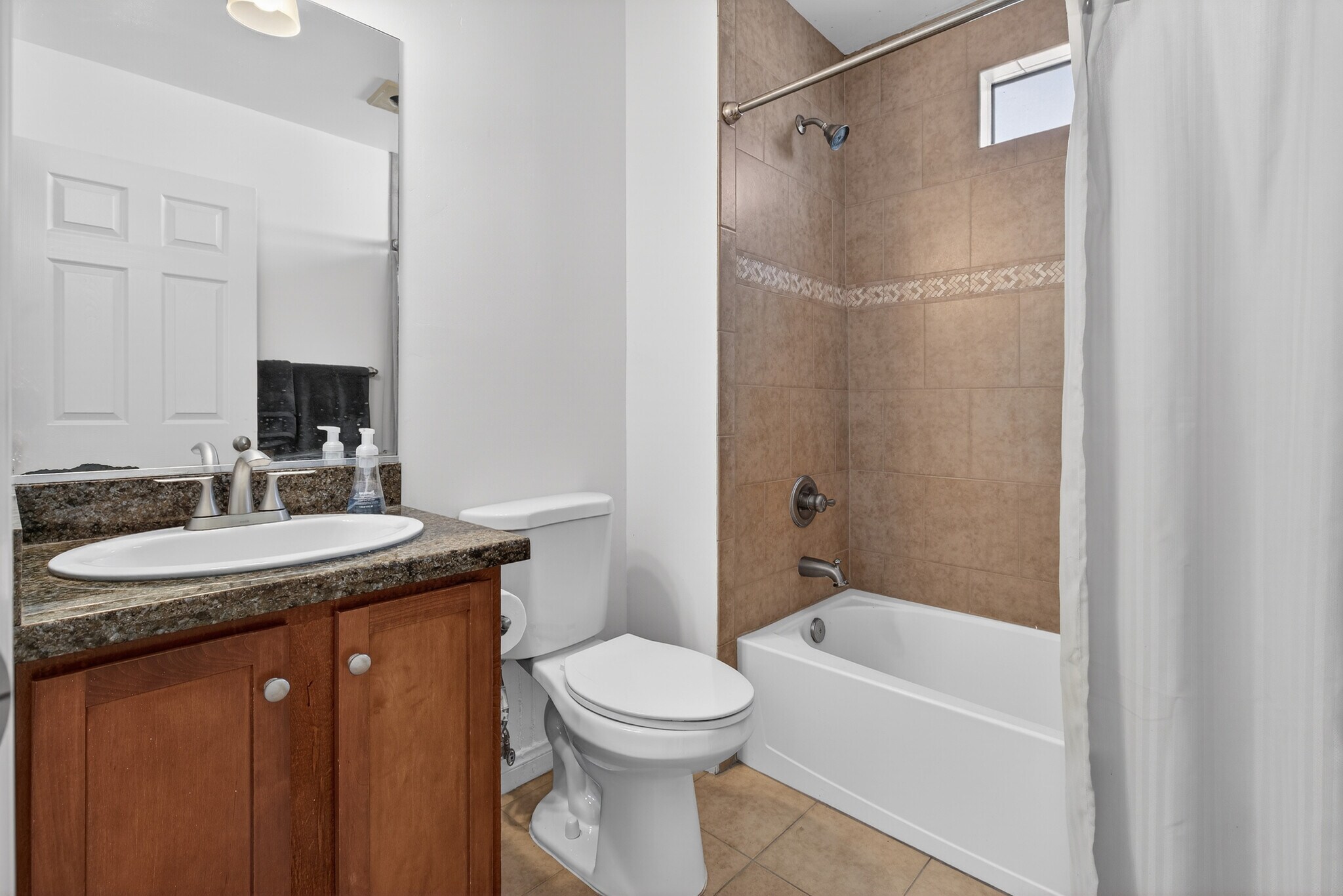 Building Photo - 4046 Iowa St