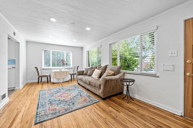 Building Photo - 44 Monroe St