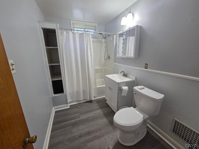 Building Photo - 112 Gale Ave