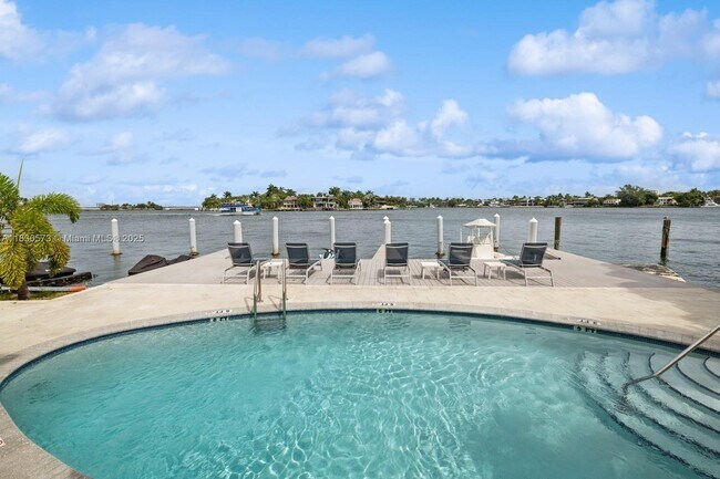 Building Photo - 405 N Hibiscus Dr