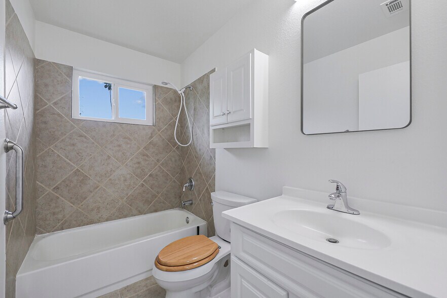 Building Photo - 72577 Edgehill Dr