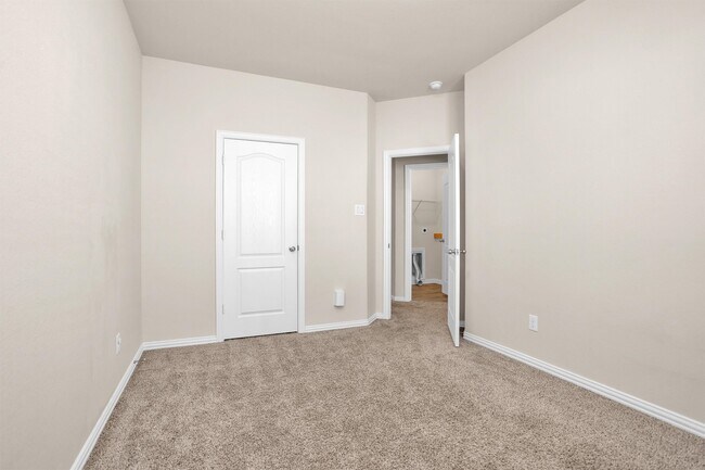 Building Photo - 223 Shoreview Dr