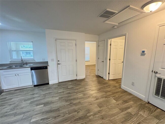 Building Photo - 708 Bon Air St