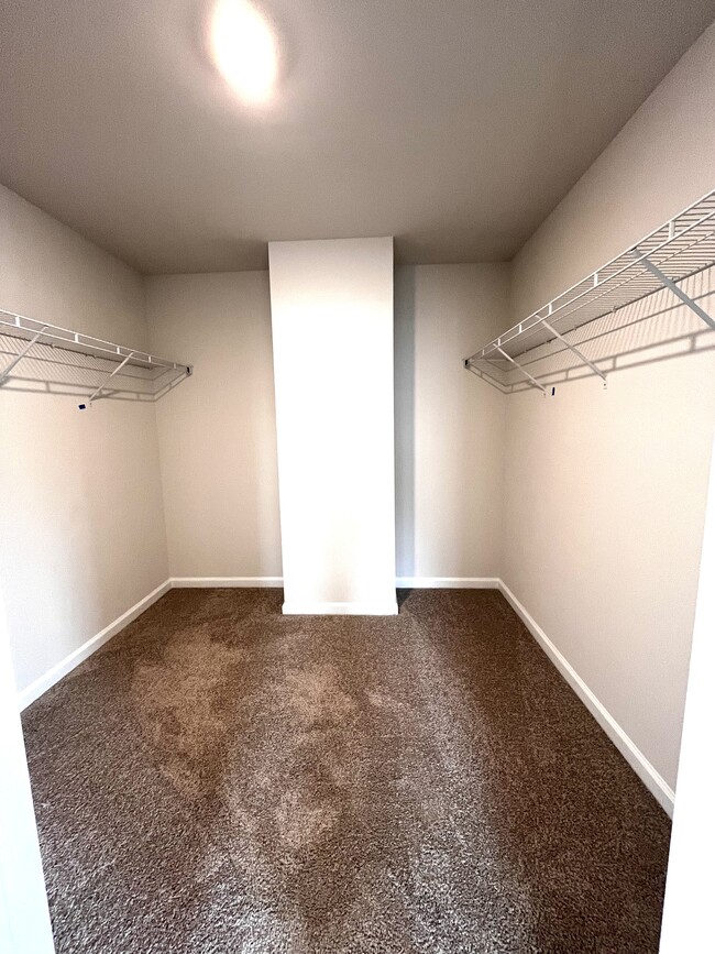 Building Photo - 18 Rothbury Ct