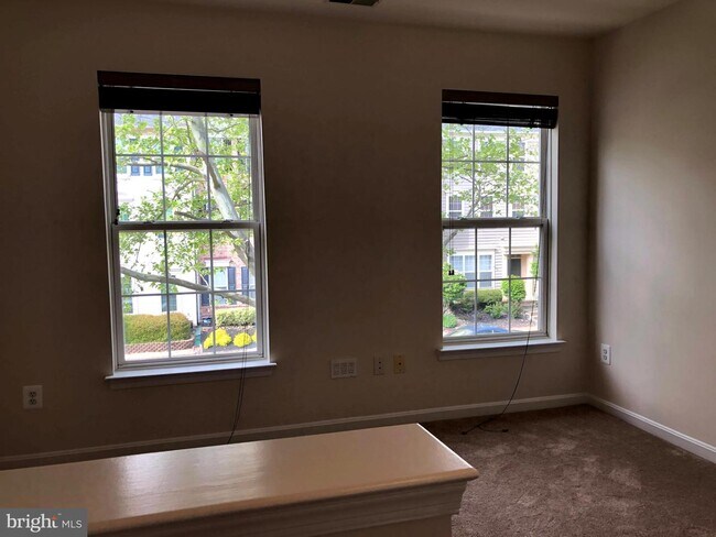 Building Photo - 43533 Mink Meadows St