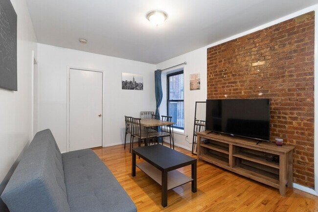 Building Photo - 215 B E 95th St