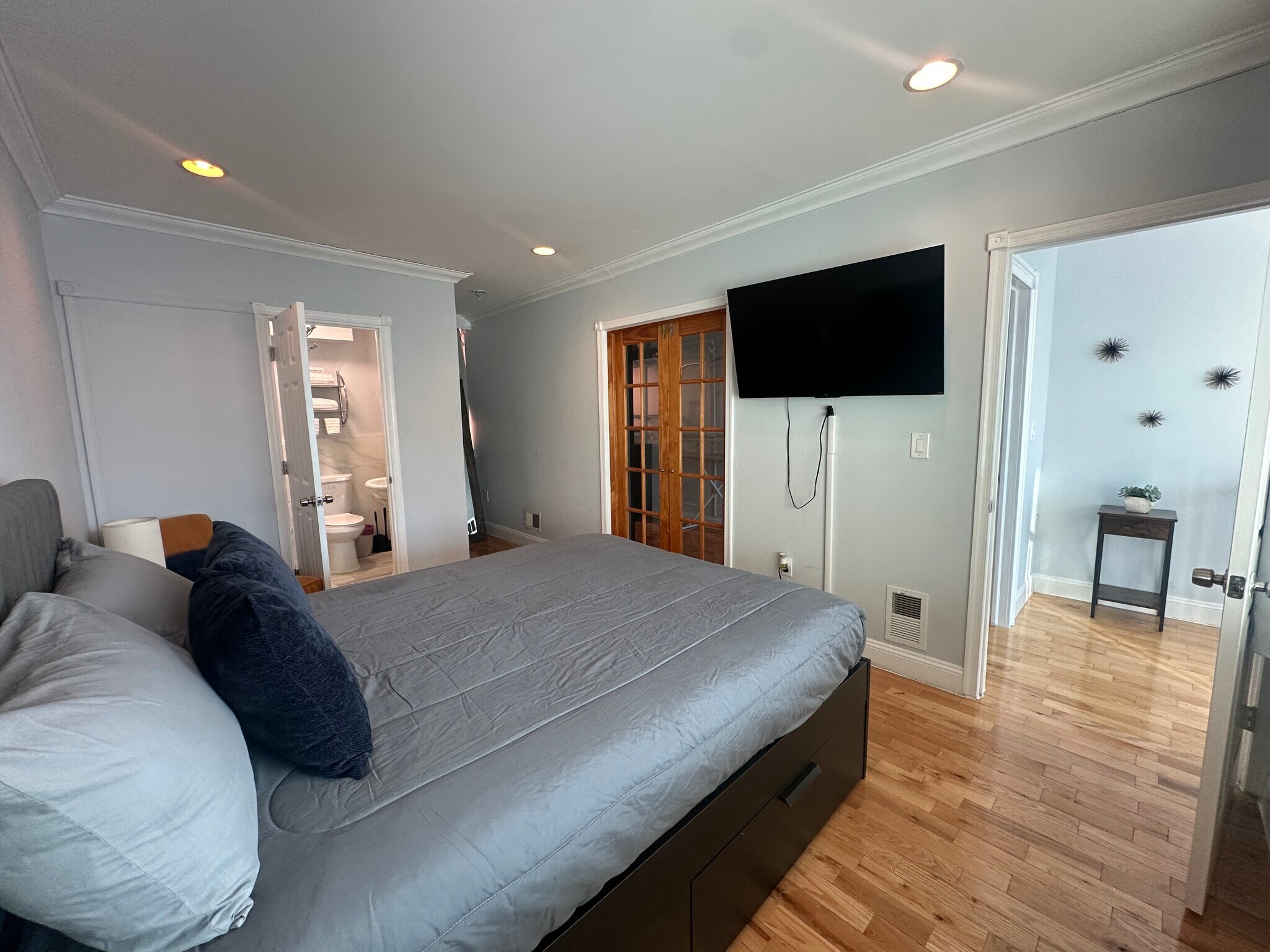 Building Photo - 205 N 11th St