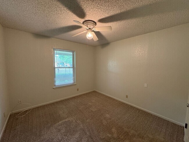 Building Photo - 3-Bedroom Apartment for Rent in Killeen