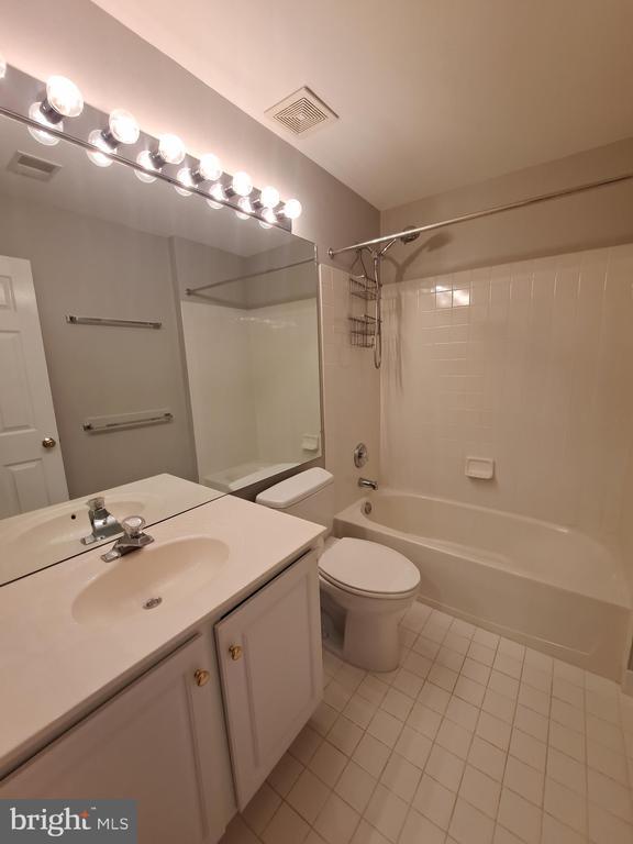 Building Photo - 7738 Heritage Woods Way