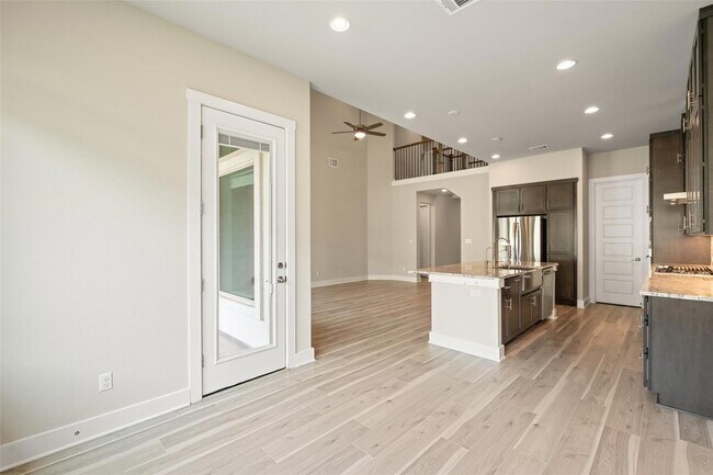 Building Photo - 336 Saturnia Dr