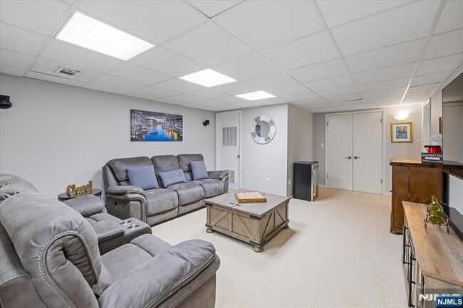 Building Photo - 87 Sullivan Dr