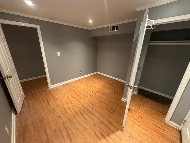 Building Photo - 290 Clisby Pl