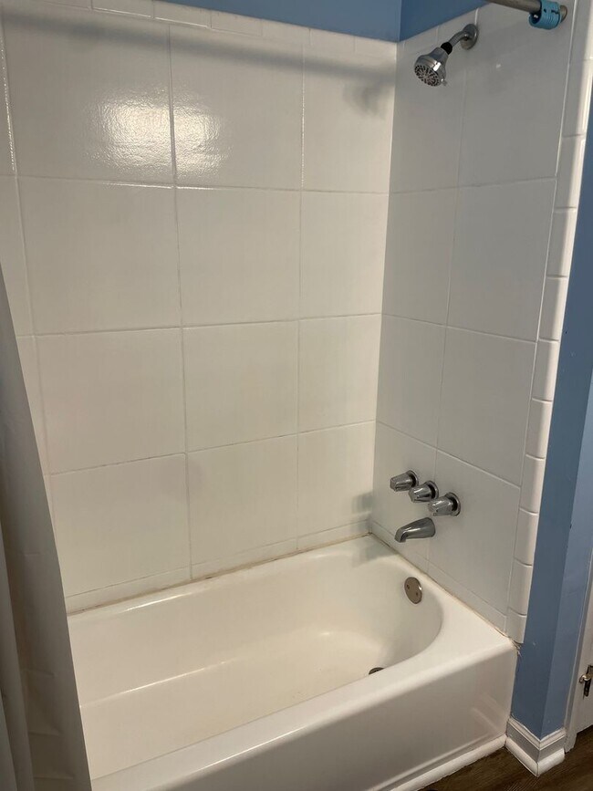 Building Photo - BEAUTIFUL 3 BED, 1.5 BATH BRICK HOME LOCAT...
