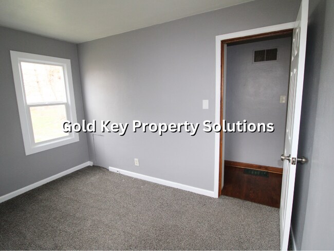 Building Photo - MEADOWBROOK AREA 2 BR 1 BA House with Central Air and Garage (NO SECTION 8)